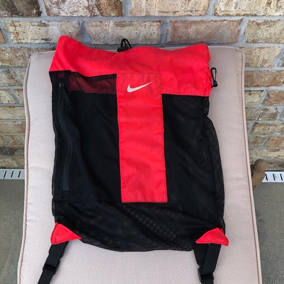 Nike Nylon Mesh Zipper Pocket Adjustable Straps Black Red Deck Bag With Logo - Picture 6 of 16